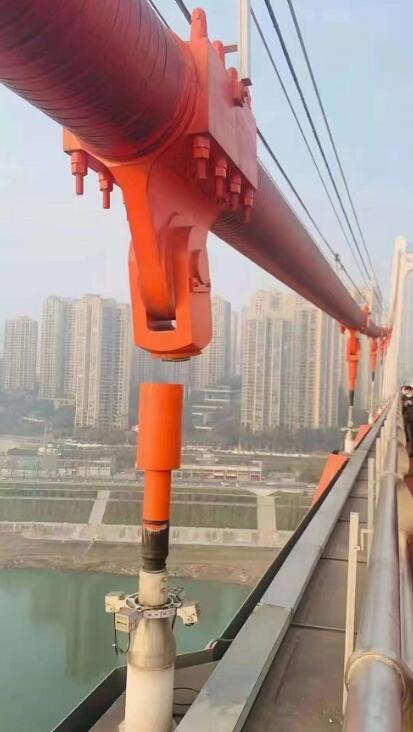 重庆鹅公岩轨道交通专用桥发生钢悬索断裂，使用才2年